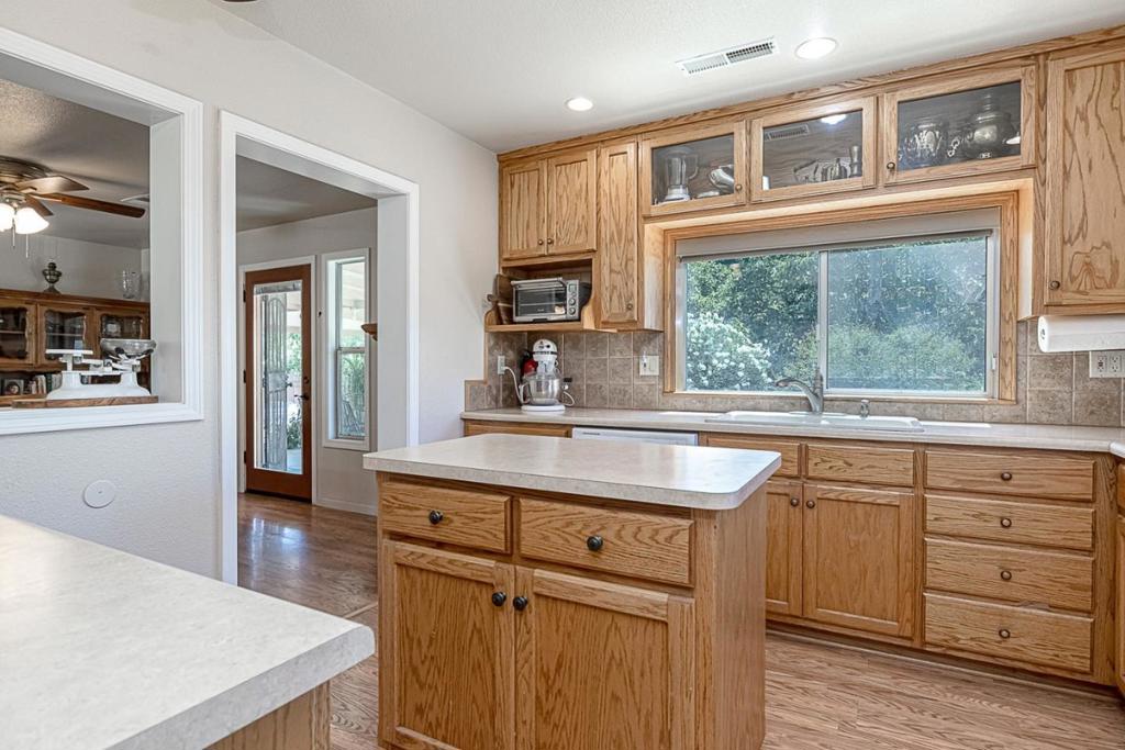 3719 N Hart Road Property Photo 12