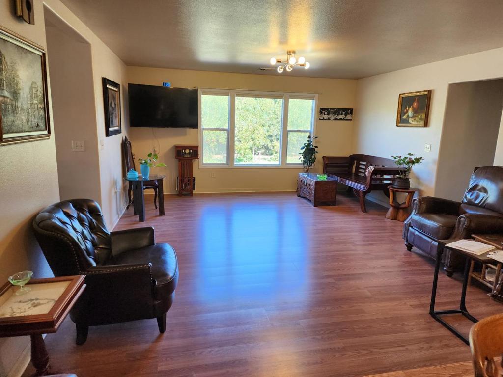 3719 N Hart Road Property Photo 14