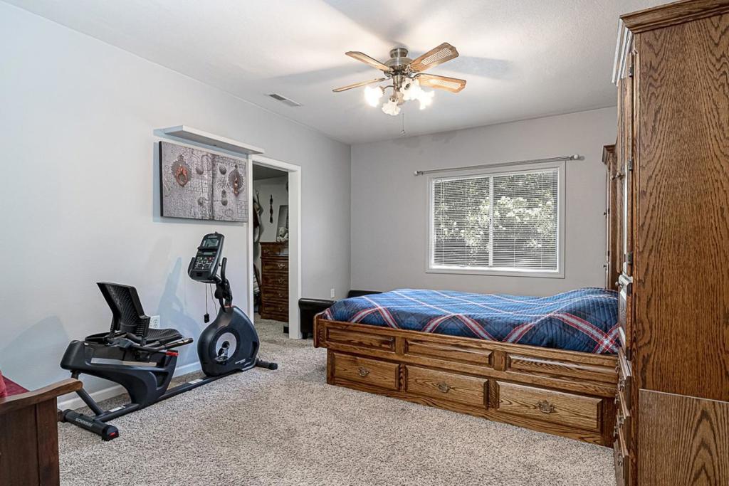 3719 N Hart Road Property Photo 15