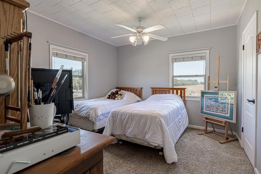 3719 N Hart Road Property Photo 16