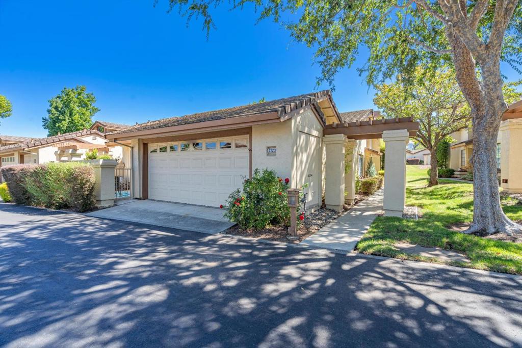 3123 Lake Trasimeno Drive Property Photo 1