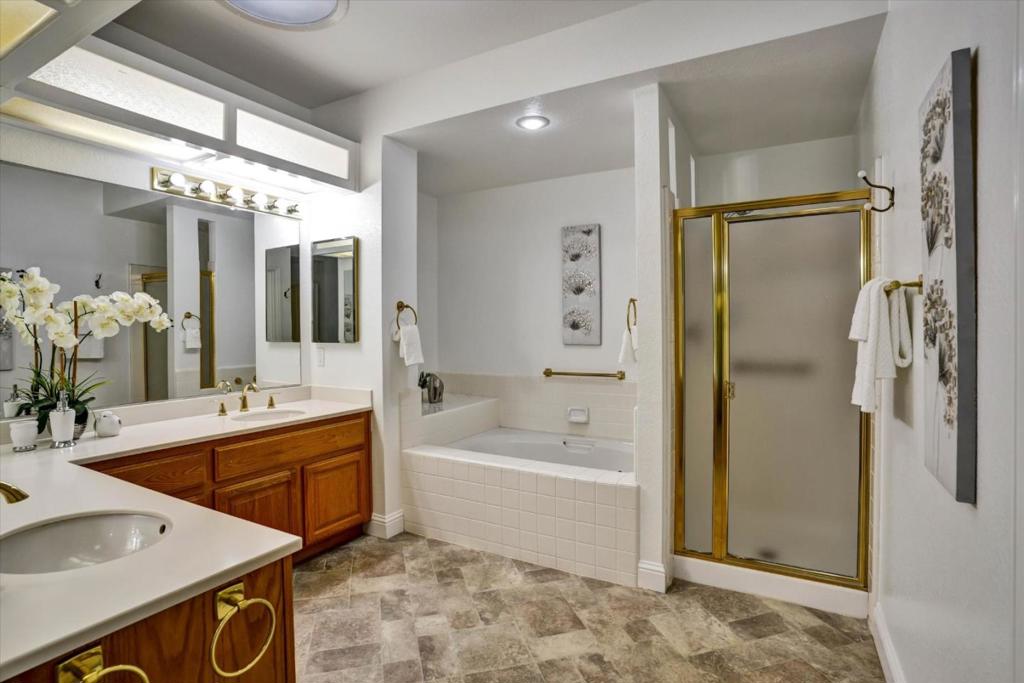 3123 Lake Trasimeno Drive Property Photo 22