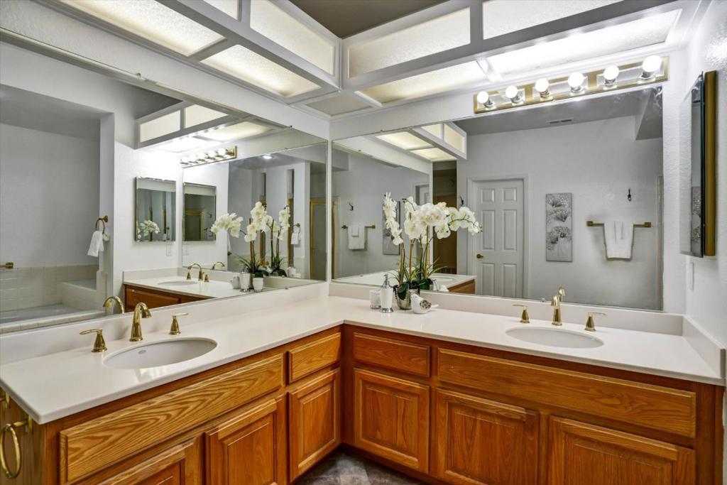 3123 Lake Trasimeno Drive Property Photo 23