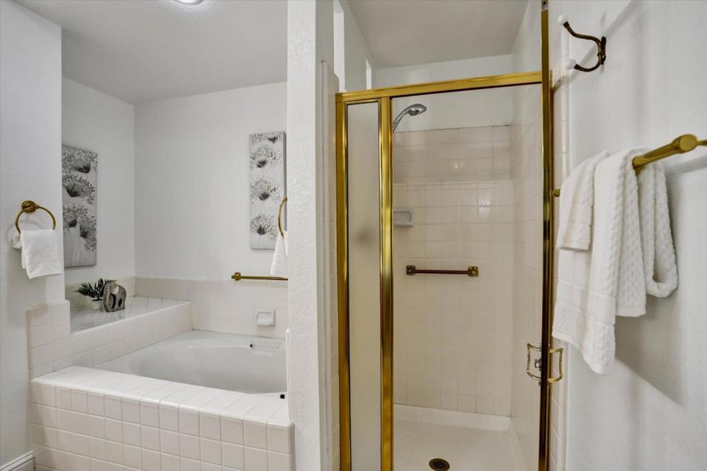 3123 Lake Trasimeno Drive Property Photo 25