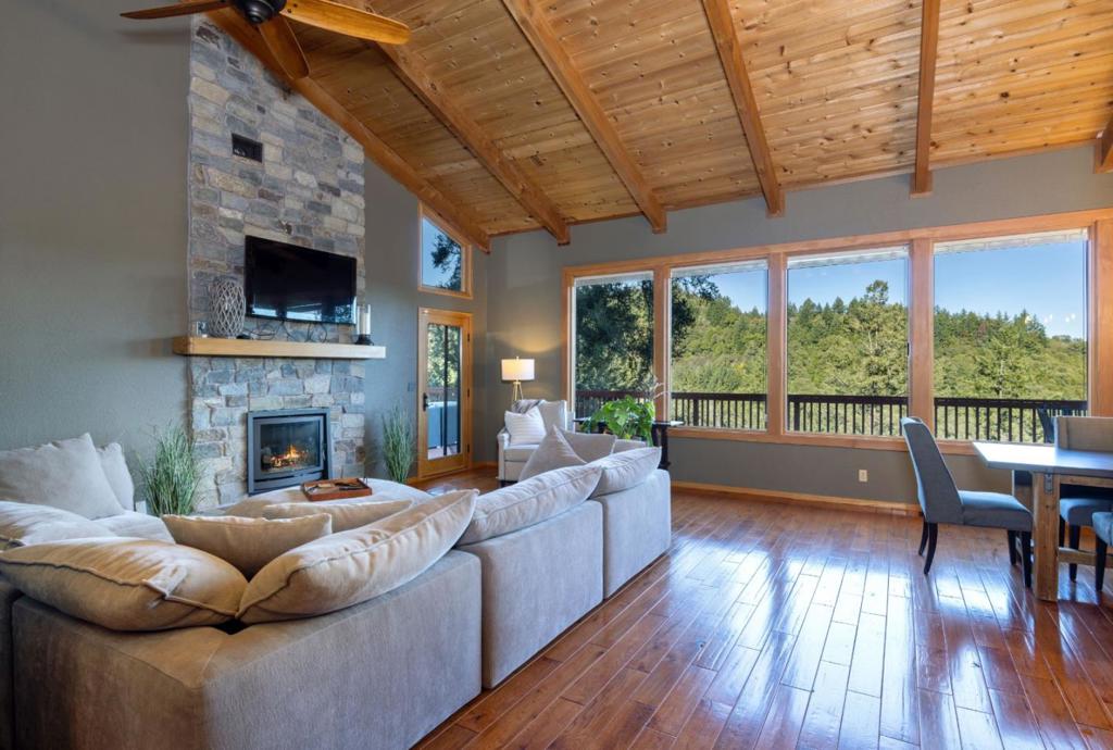 22125 Miller Ridge Road Property Photo 1