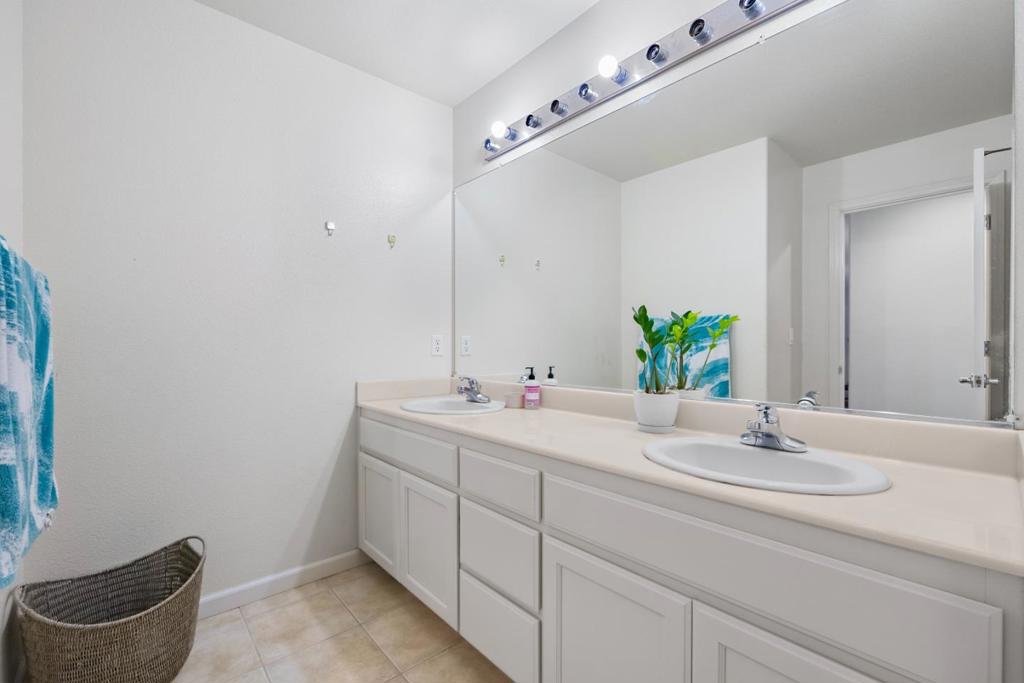 708 Raineer Court Property Photo 24