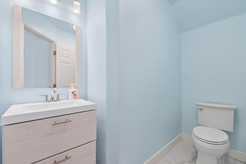 708 Raineer Court Property Photo 25