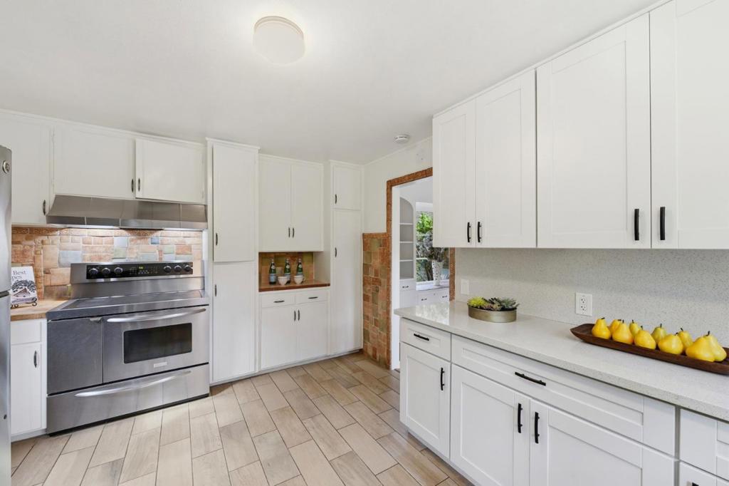 1665 Middlefield Road Property Photo 11