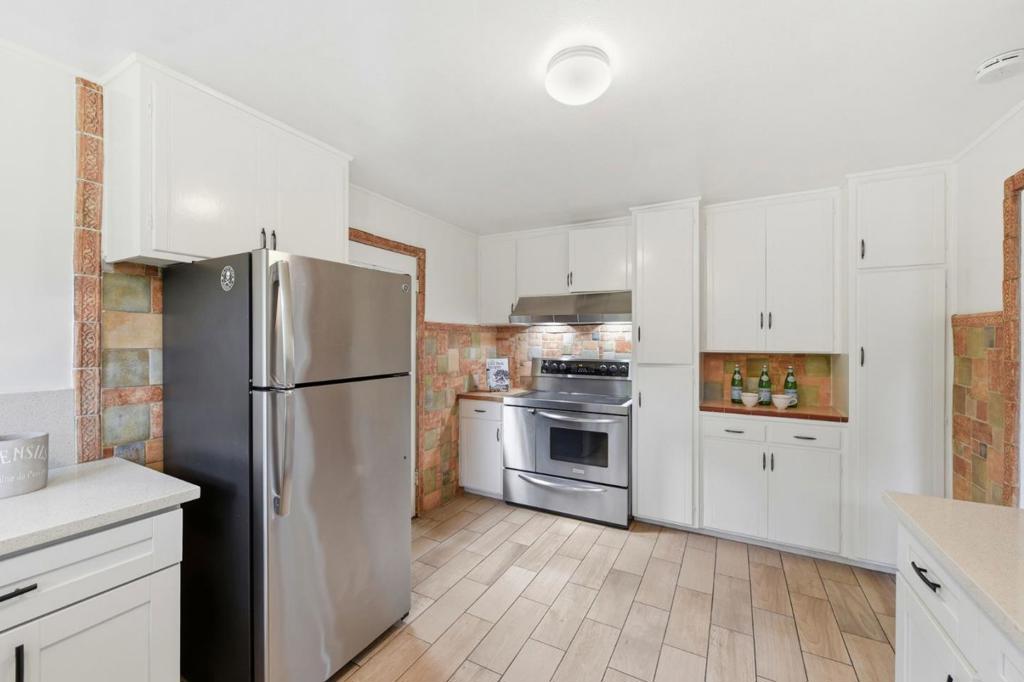 1665 Middlefield Road Property Photo 12