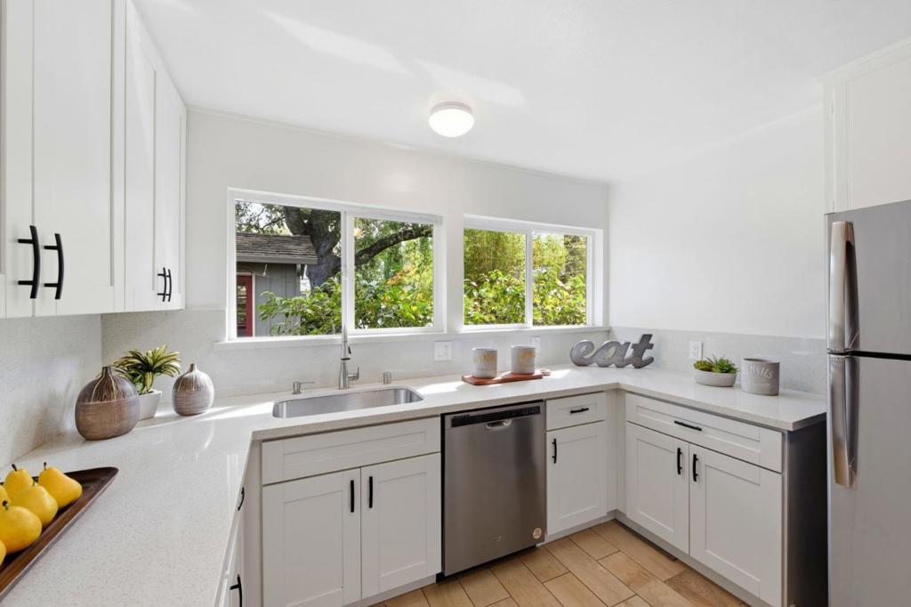 1665 Middlefield Road Property Photo 14