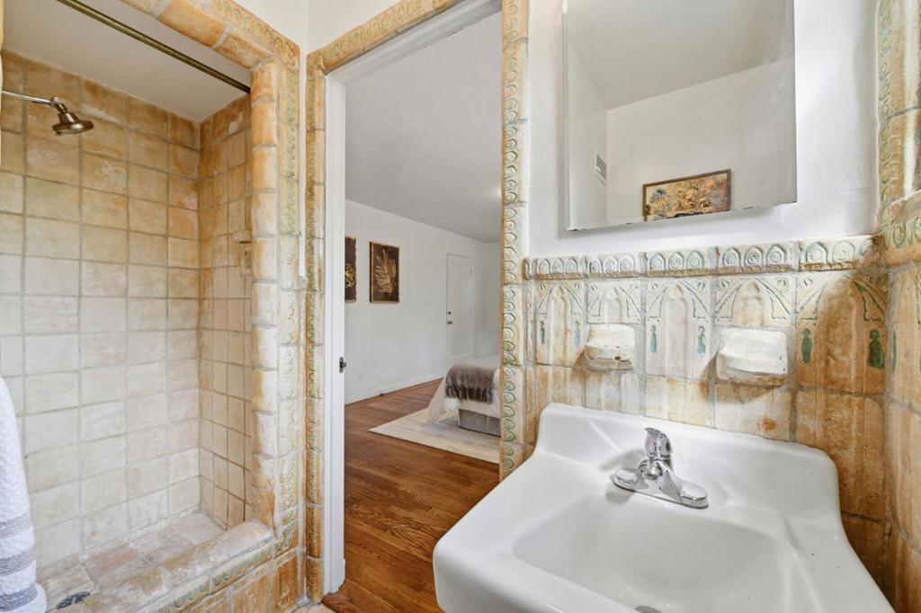 1665 Middlefield Road Property Photo 23