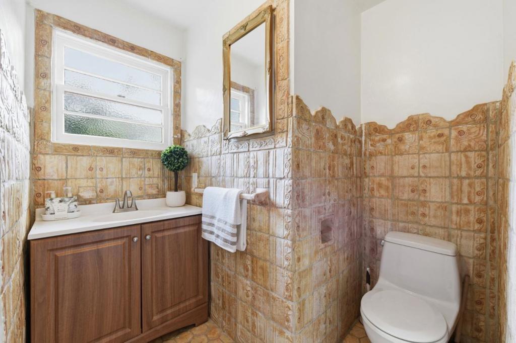 1665 Middlefield Road Property Photo 24