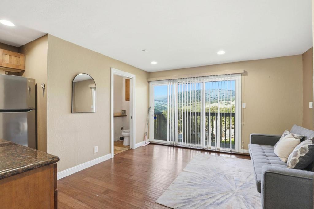 17285 Copper Hill Drive Property Photo 12