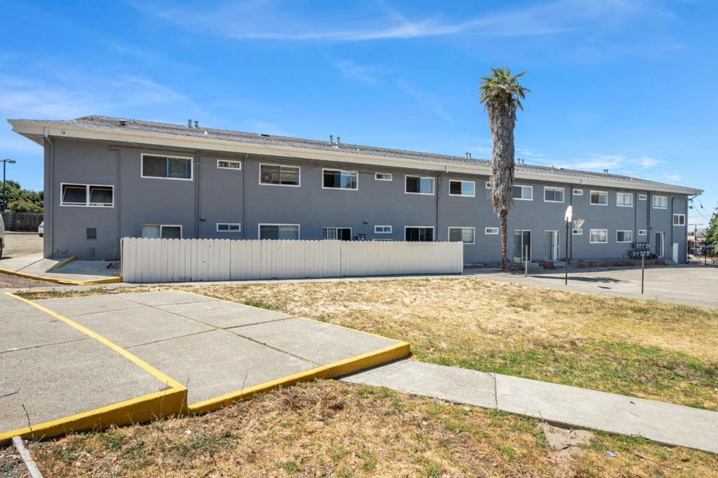 24598 Sybil Avenue Property Photo 8