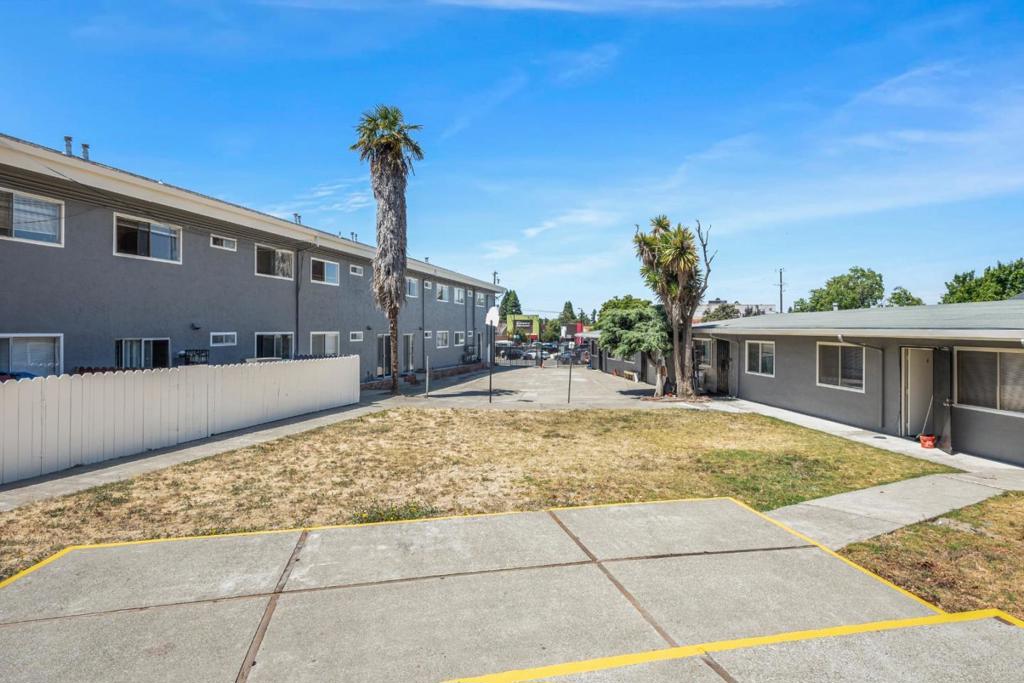 24598 Sybil Avenue Property Photo 15