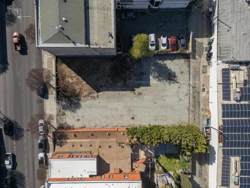 220 4th Street Property Photo 4