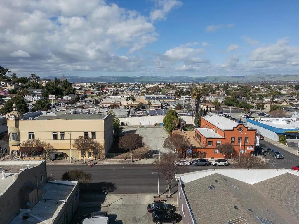 220 4th Street Property Photo 6