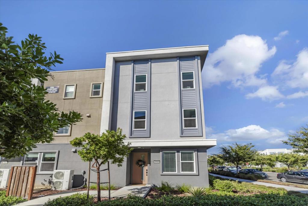 6568 Vision Court Property Photo 1