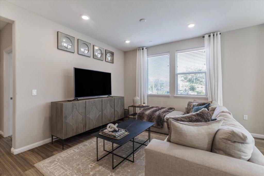 6568 Vision Court Property Photo 3