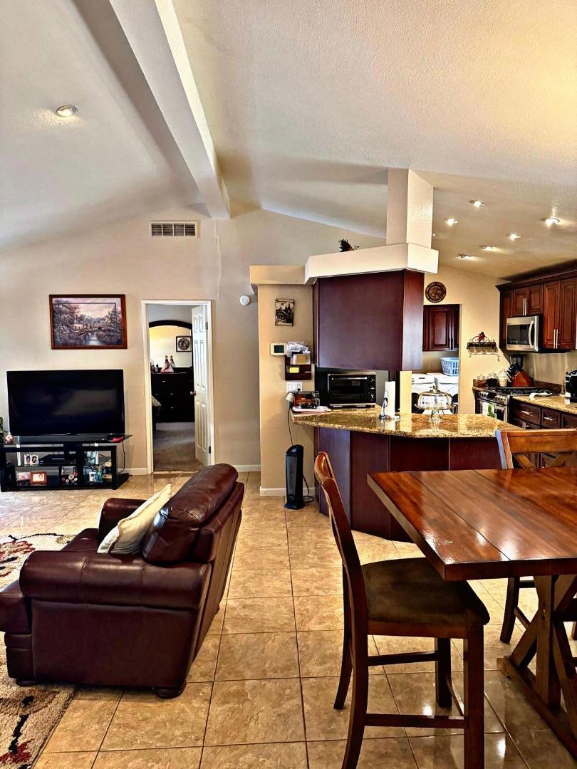 1010 Arroyo Lindo Court Property Photo 3