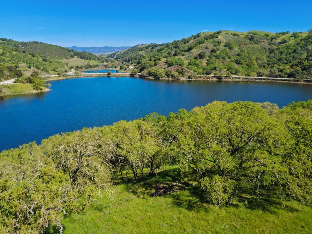 17556 Chesbro Lake Drive Property Photo 3