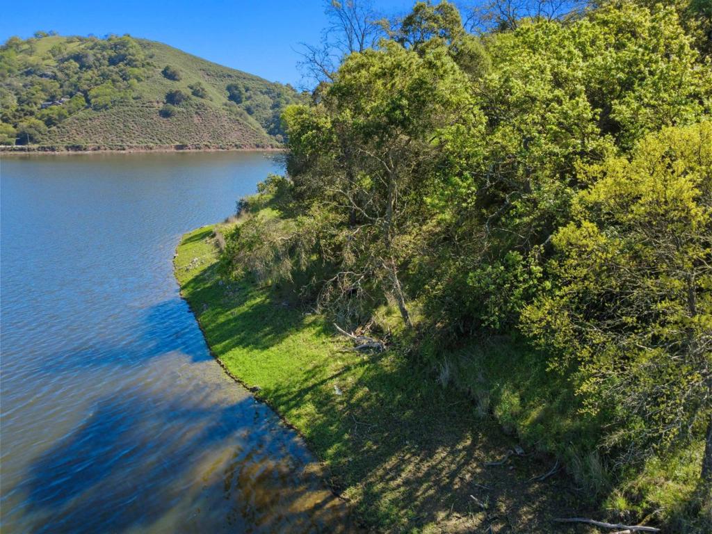 17556 Chesbro Lake Drive Property Photo 5