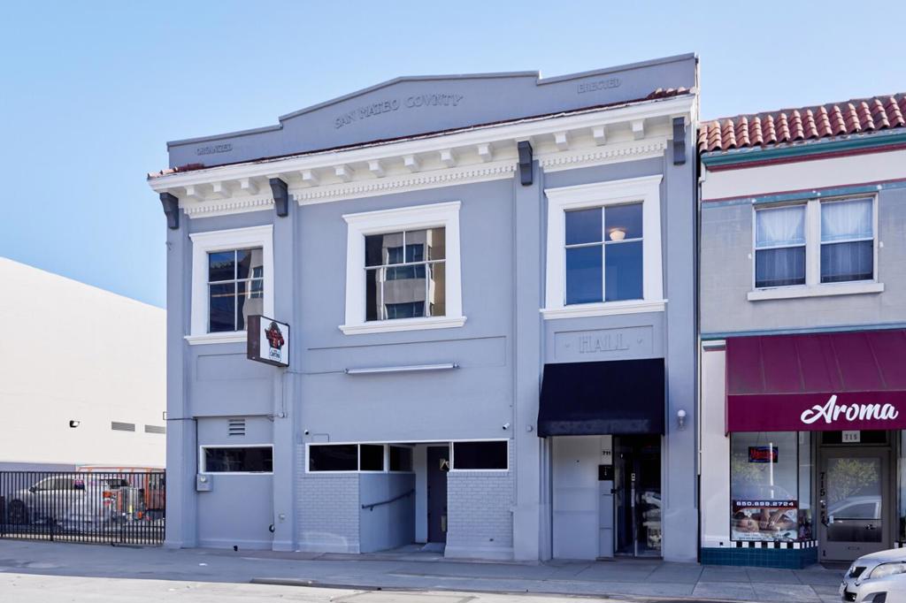 709 S B Street Property Photo 1