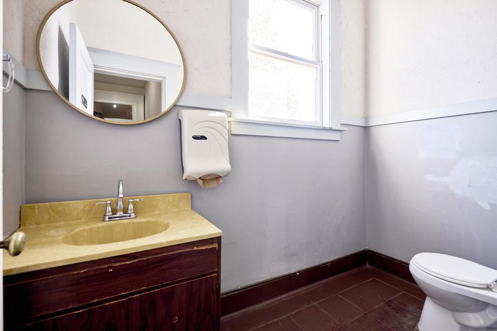 709 S B Street Property Photo 15