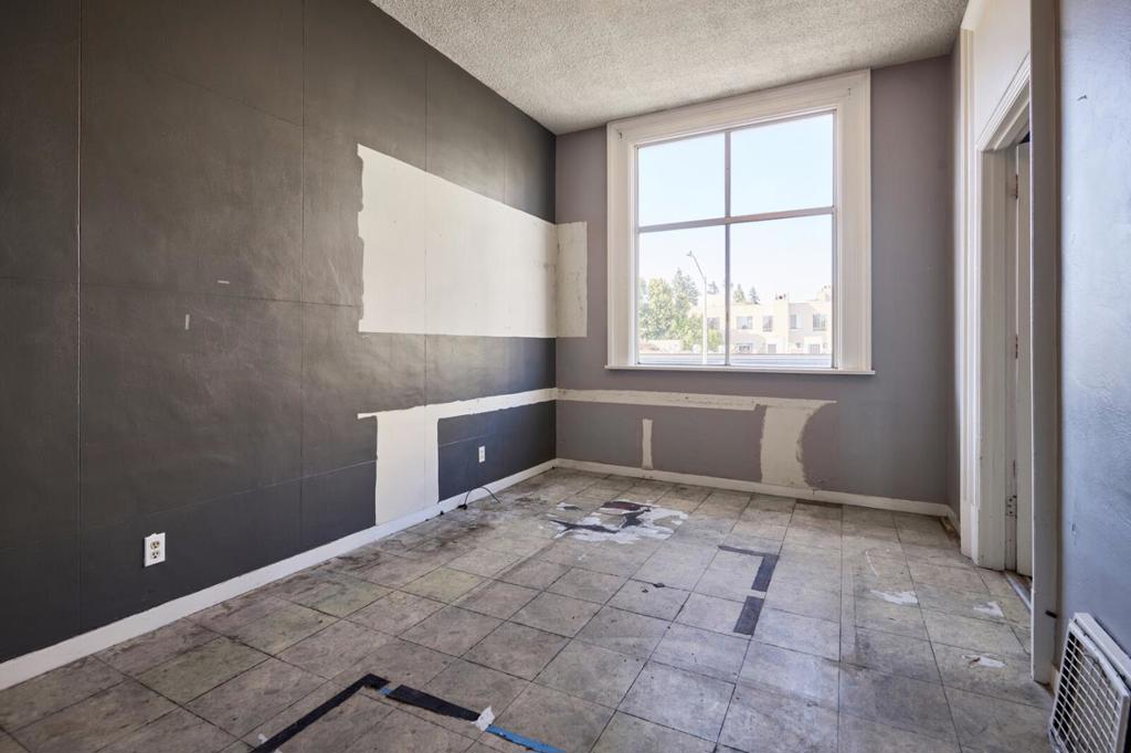 709 S B Street Property Photo 16