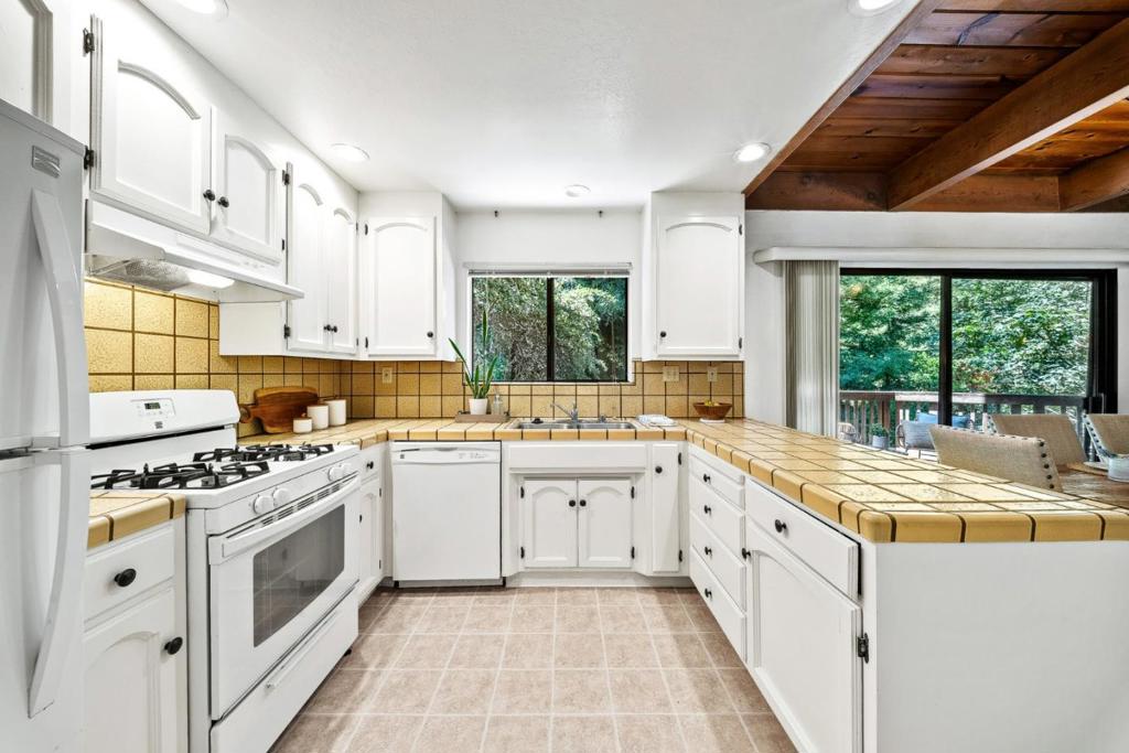 146 Aptos School Road Property Photo 16