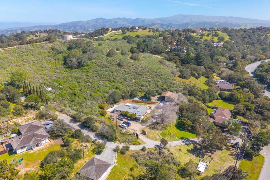 77 Laureles Grade Property Photo 3