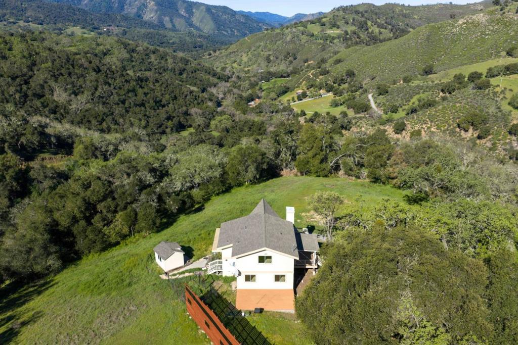 20510 Cachagua Road Property Photo 3