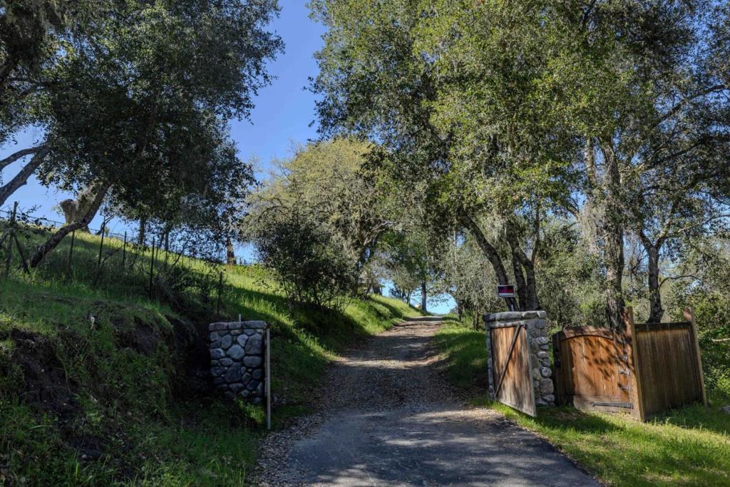 20510 Cachagua Road Property Photo 8