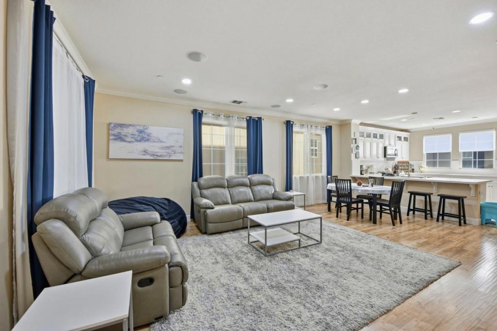 56 Regency Place Property Photo 6
