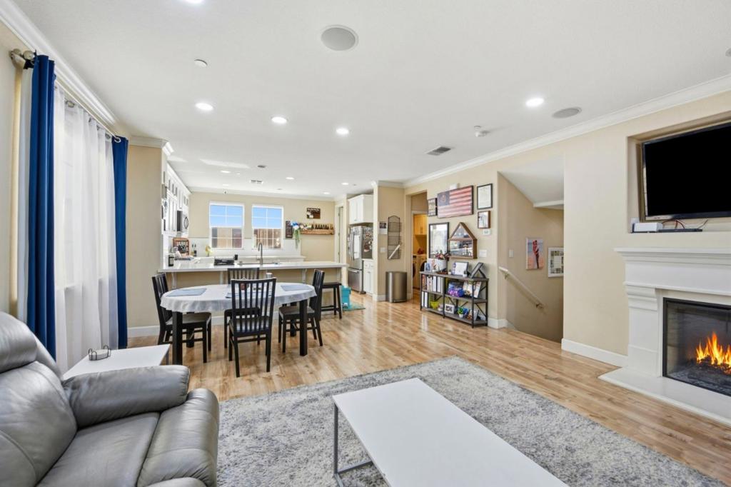 56 Regency Place Property Photo 8