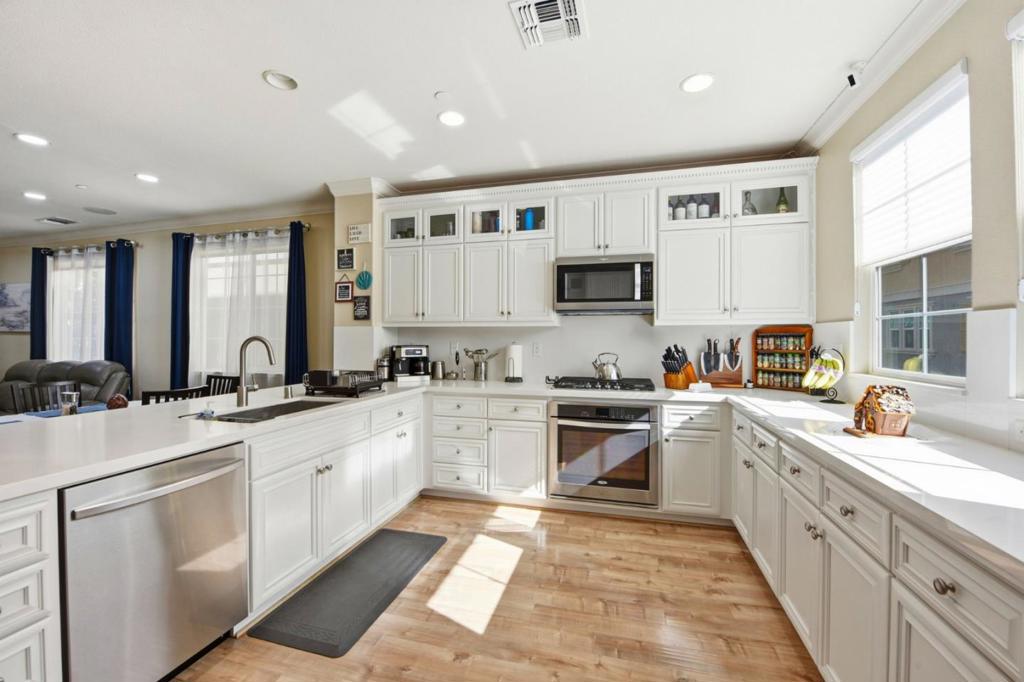 56 Regency Place Property Photo 12