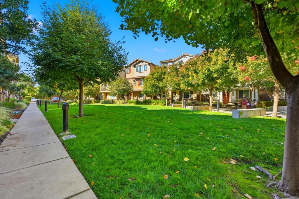 56 Regency Place Property Photo 38