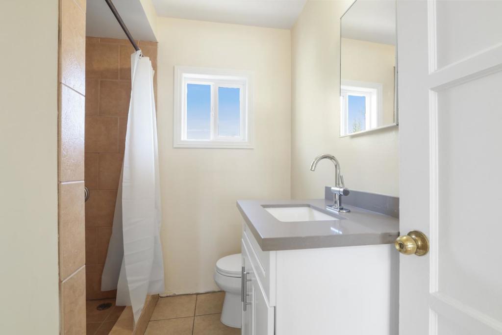 1332 E Las Tunas Drive Property Photo 10