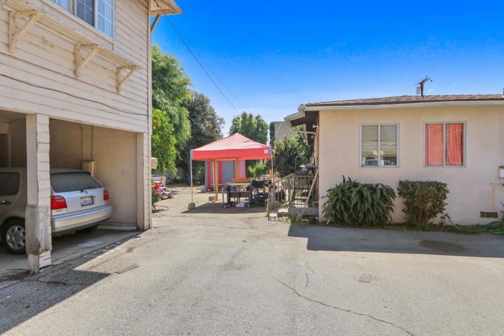 1332 E Las Tunas Drive Property Photo 15