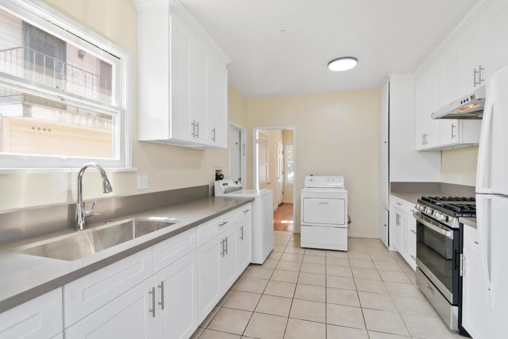 1332 E Las Tunas Drive Property Photo 16