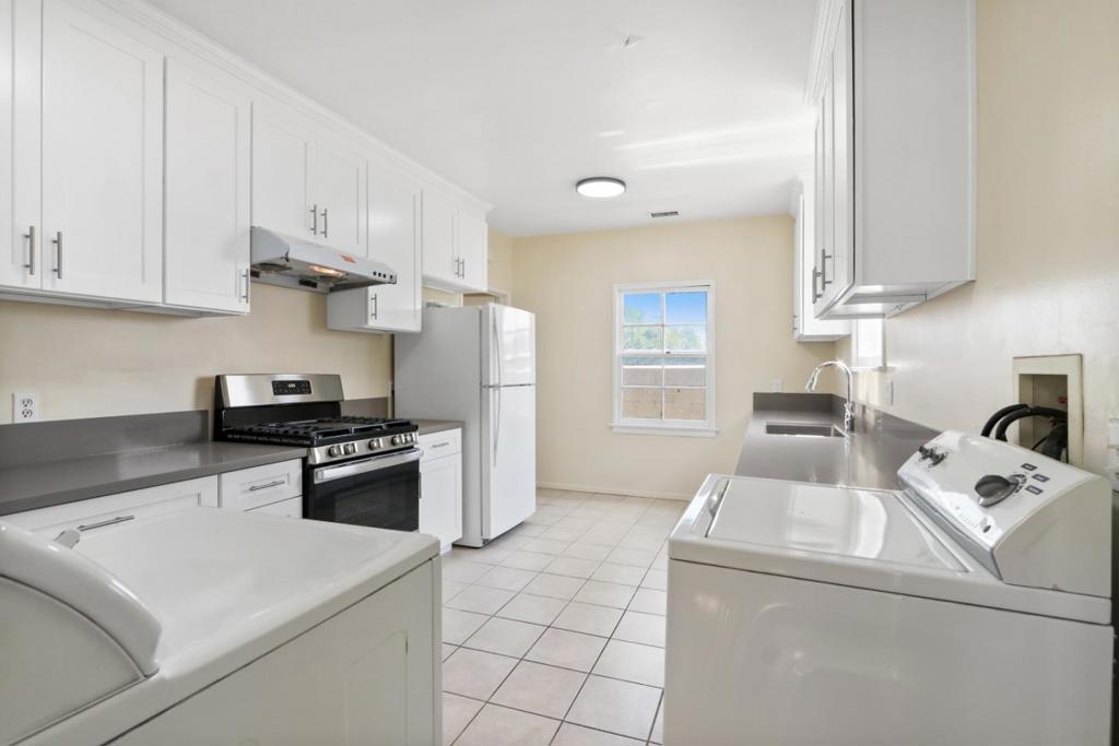 1332 E Las Tunas Drive Property Photo 17