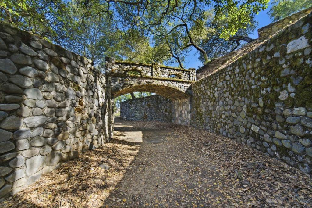 15400 Madrone Hill Road Property Photo 10