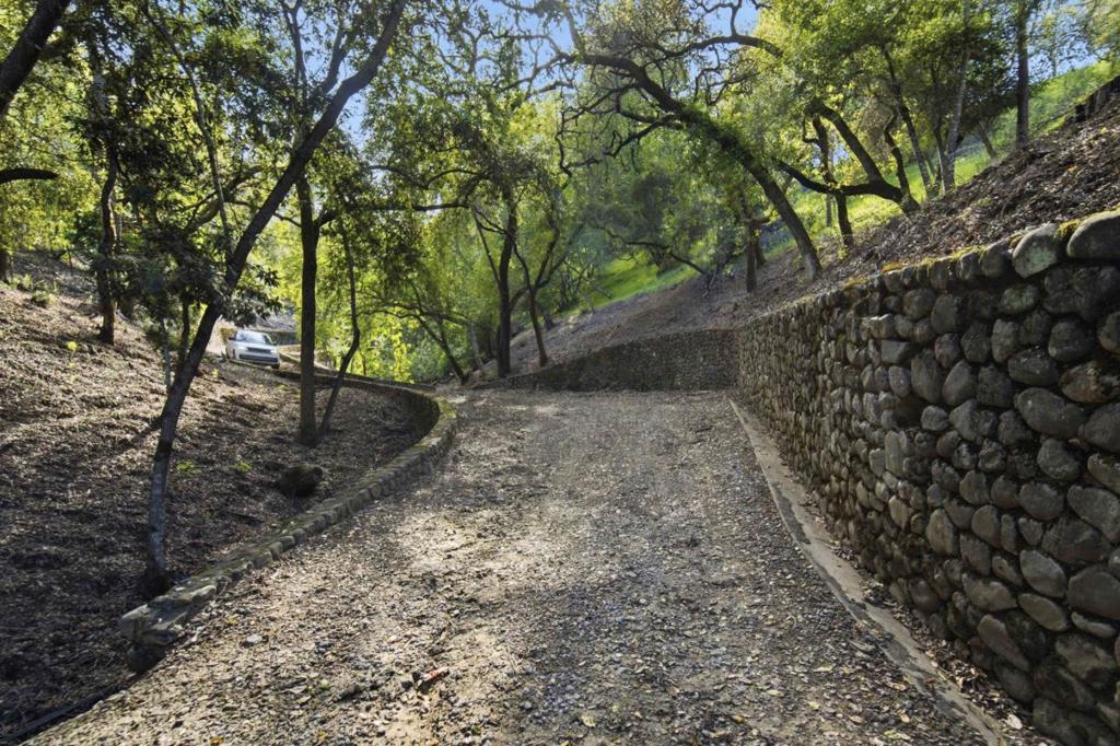 15400 Madrone Hill Road Property Photo 30