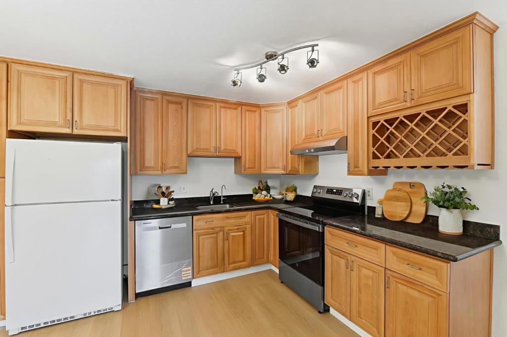 460 Auburn Way 5 Property Photo 6
