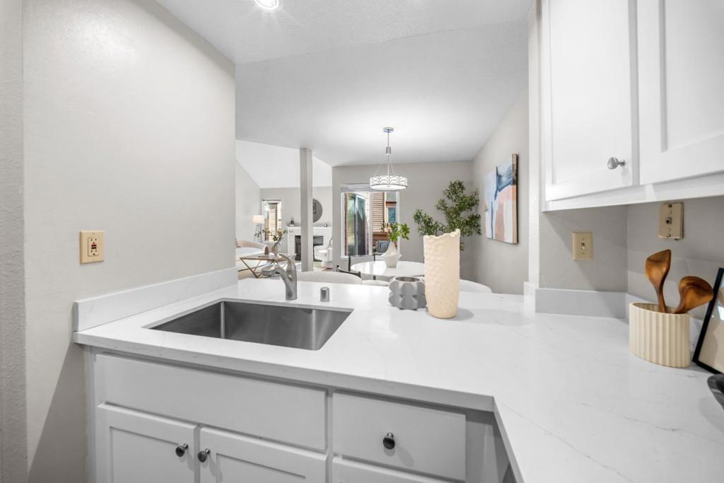 287 Sumba Court Property Photo 14