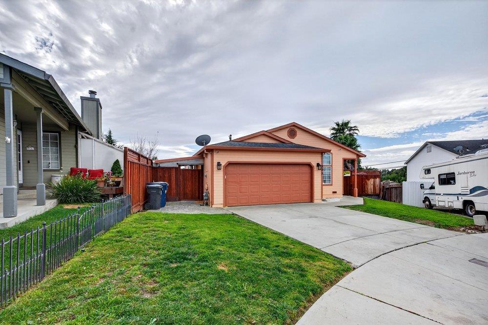225 Kimberly Property Photo 2