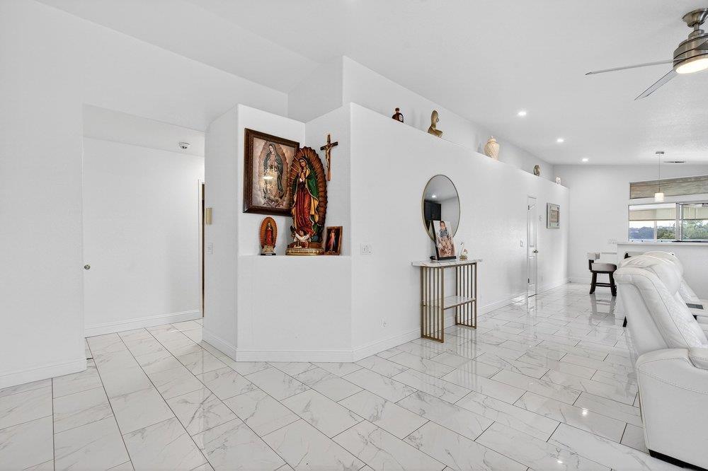 225 Kimberly Property Photo 3