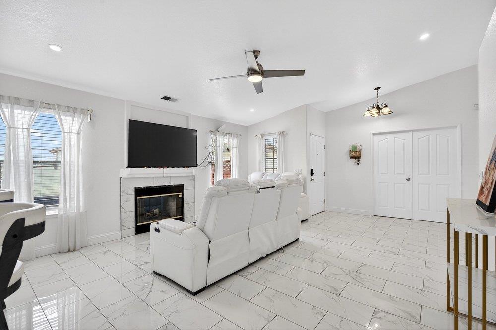 225 Kimberly Property Photo 5
