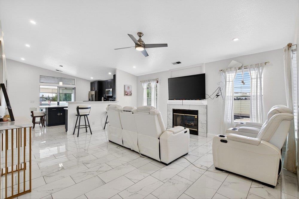 225 Kimberly Property Photo 6