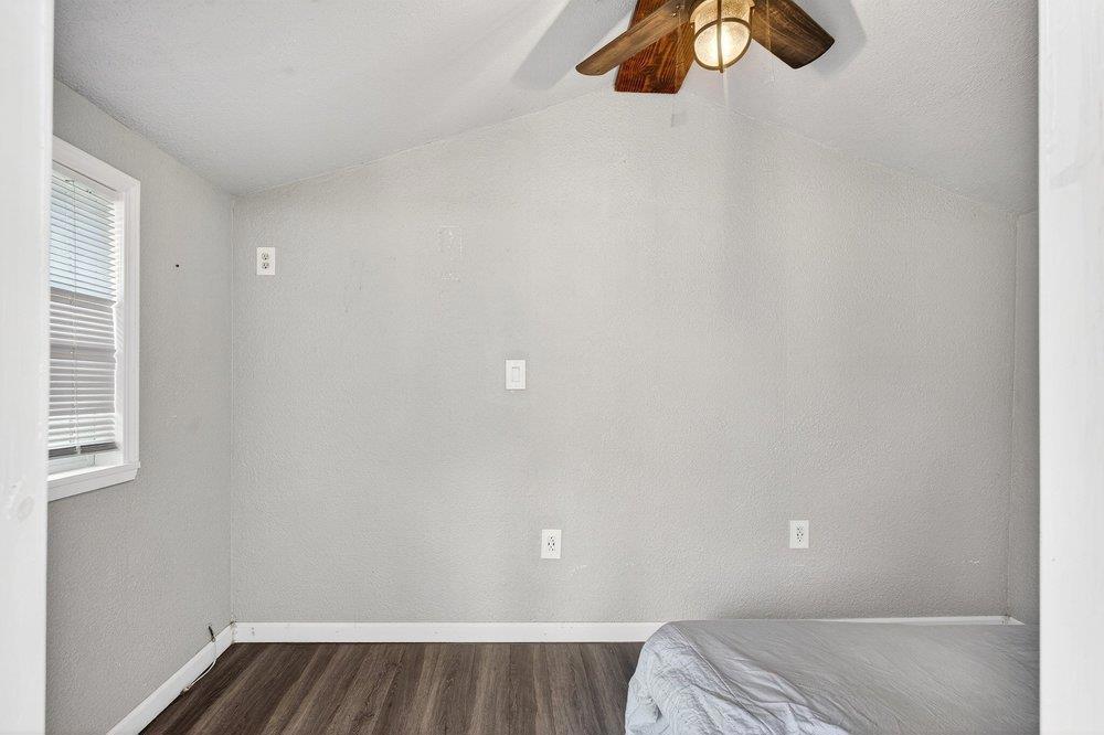 225 Kimberly Property Photo 23